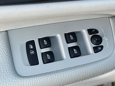 Used 2019 Volvo S60 T6 Momentum w/ Premium Package image 15