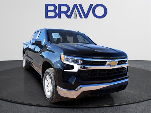 Used 2025 Chevrolet Silverado 1500 LT image 3