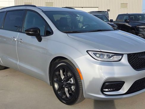 New 2026 Chrysler Pacifica Limited w/ S Appearance Package image 7