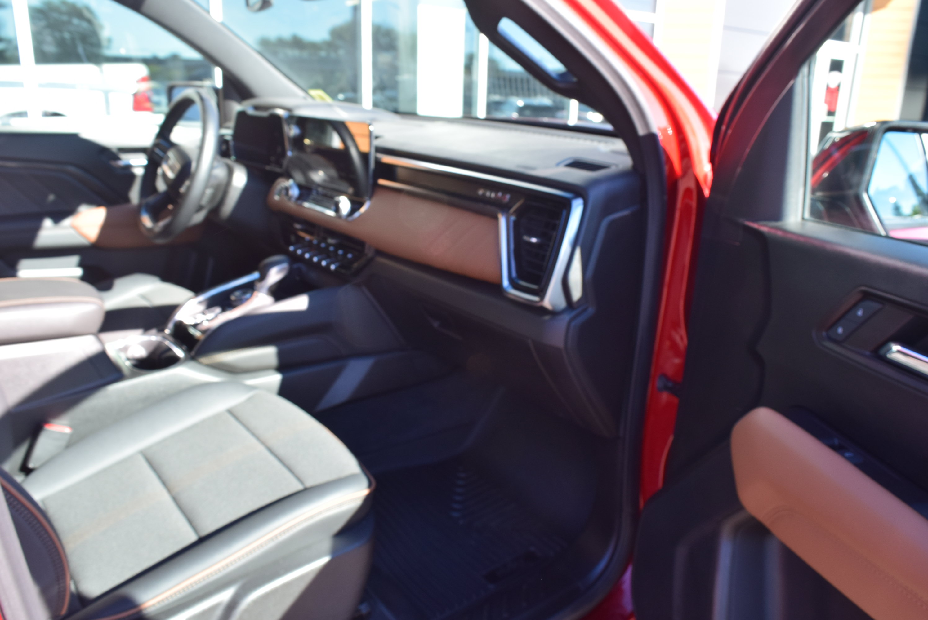 Used 2024 GMC Canyon AT4 AWD/4WD image 8
