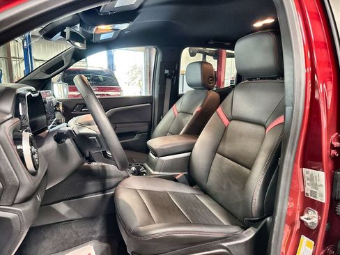 Used 2026 Chevrolet Colorado Z71 w/ Technology Package AWD/4WD image 12