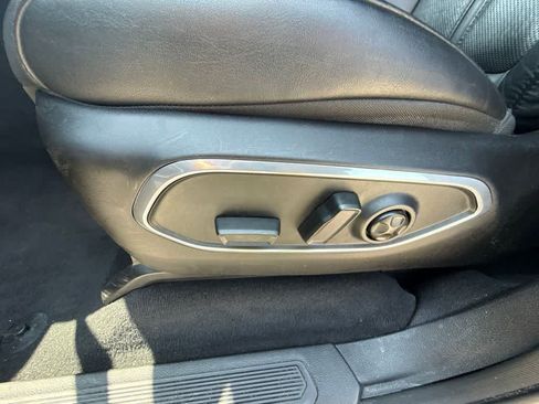 Used 2024 Jeep Wagoneer L Series II RWD image 16