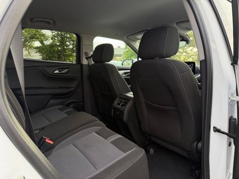 Used 2025 Chevrolet Blazer LT FWD image 27