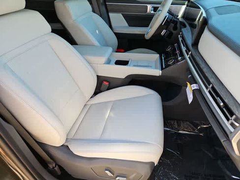 Certified 2025 Hyundai Santa Fe Limited image 23