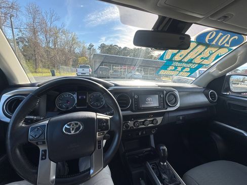 Used 2019 Toyota Tacoma SR5 image 13