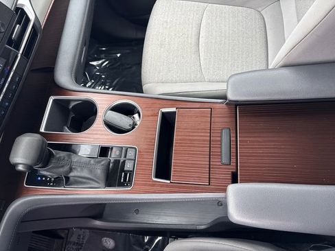 Used 2024 Toyota Sienna LE image 35