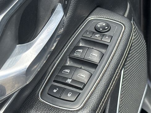 Used 2020 RAM 1500 Laramie AWD/4WD image 9