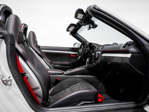 Used 2022 Porsche 718 Boxster Spyder RWD image 26