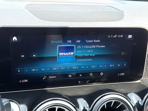 Used 2021 Mercedes-Benz GLB 250 GLB 250 image 21