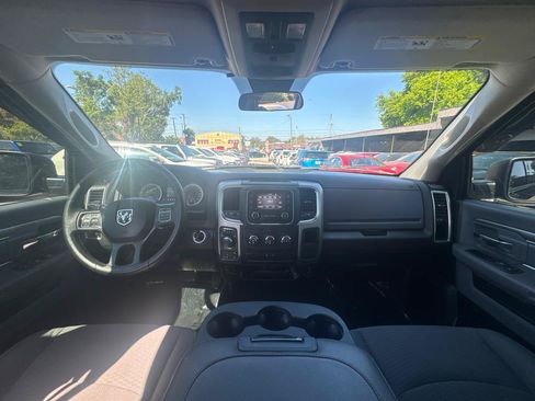 Used 2017 RAM 1500 Classic SLT AWD/4WD image 18