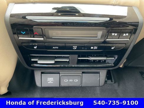 Used 2025 Acura MDX SH-AWD w/ Advance Package image 19