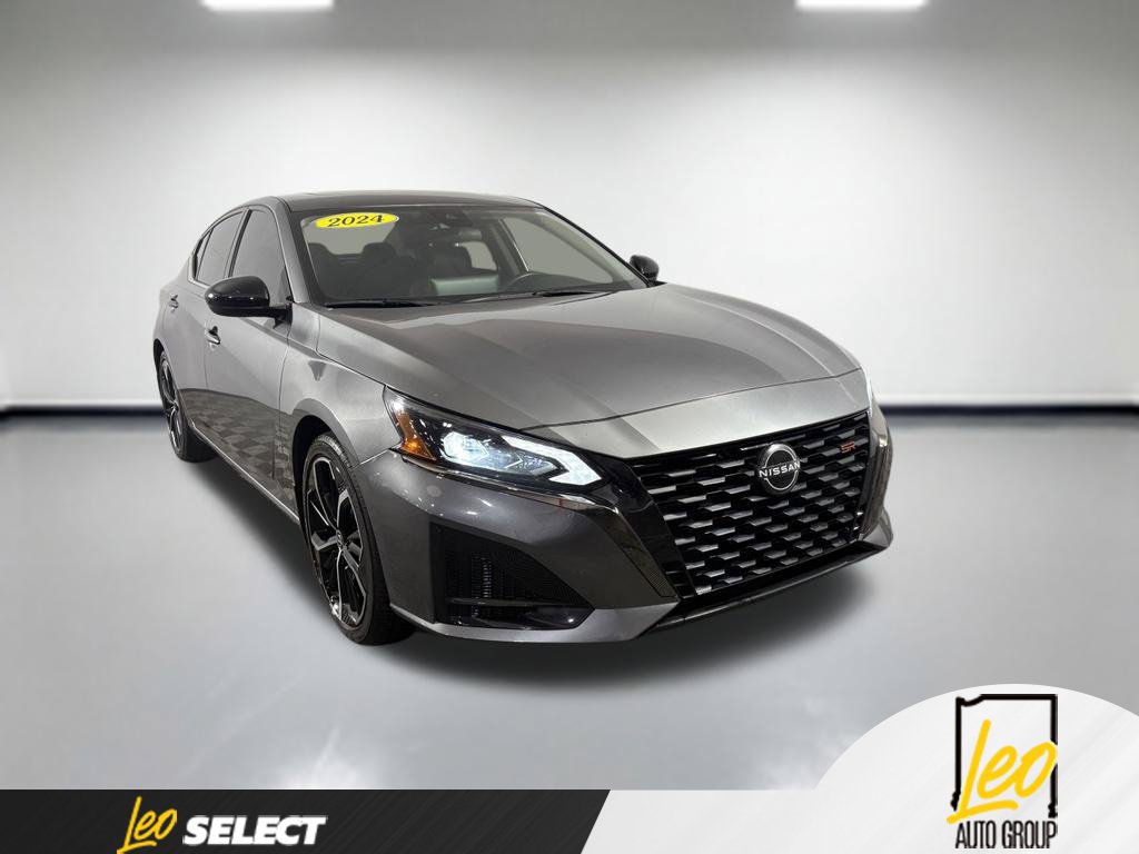 Used 2024 Nissan Altima 2.5 SR w/ SR Premium Package FWD image 7