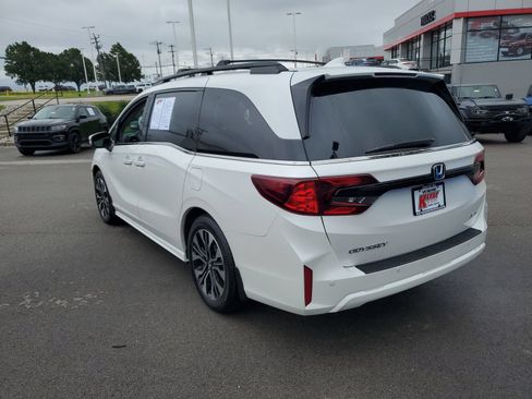 Used 2026 Honda Odyssey Elite image 3