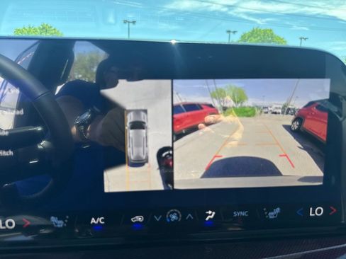 New 2026 Chevrolet Traverse Z71 w/ Enhanced Driving Package AWD/4WD image 20