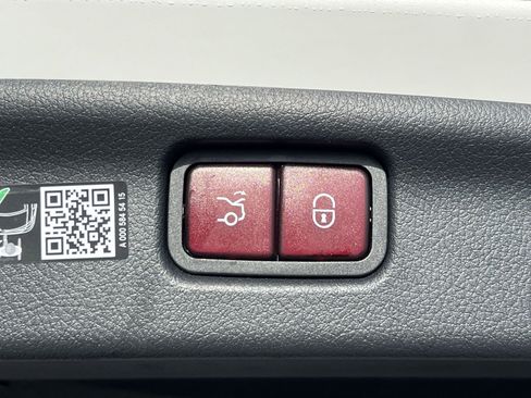 New 2025 Mercedes-Benz C 300 4MATIC Sedan image 25