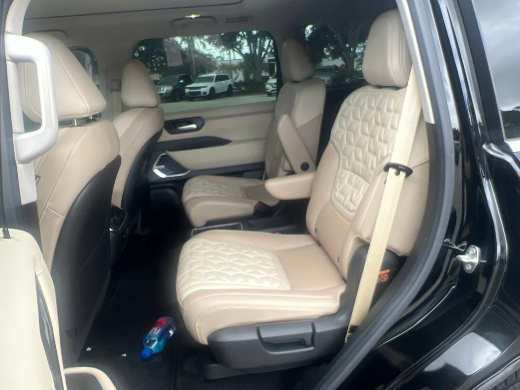 Certified 2025 Nissan Armada Platinum RWD image 13
