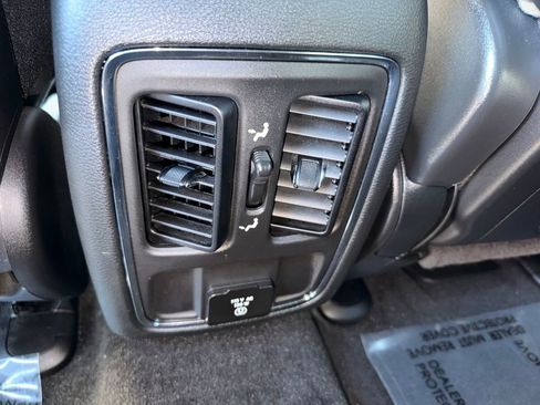 Used 2022 Jeep Grand Cherokee Laredo X AWD/4WD image 10