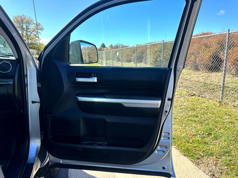 Used 2014 Toyota Tundra SR5 image 23