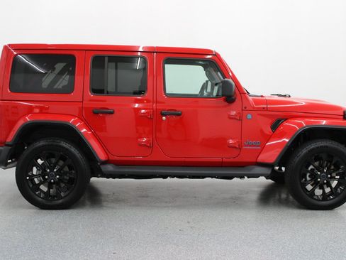Used 2025 Jeep Wrangler Unlimited Sahara AWD/4WD image 2