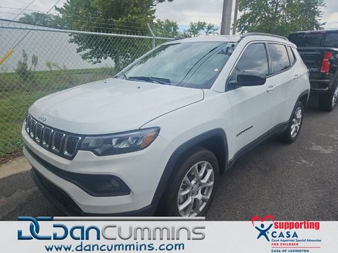 Used 2024 Jeep Compass Latitude AWD/4WD image 1