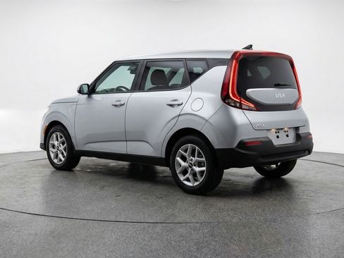 Used 2025 Kia Soul LX w/ LX Technology Package image 6