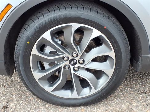 Used 2022 Lincoln Nautilus Reserve image 9