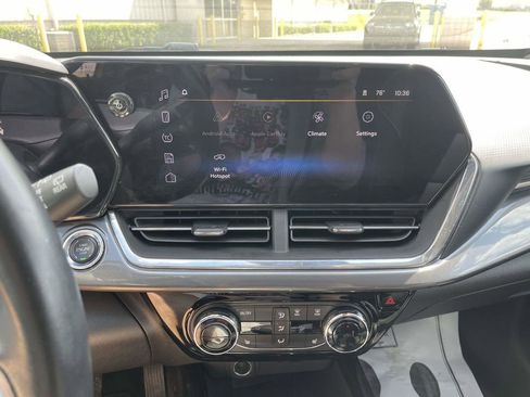 Used 2024 Chevrolet Trax ACTIV w/ Sunroof Package FWD image 21
