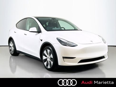 Used 2021 Tesla Model Y Long Range image 1
