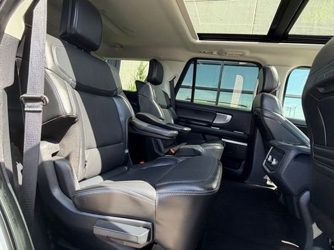 Used 2025 Ford Expedition Platinum AWD/4WD image 21