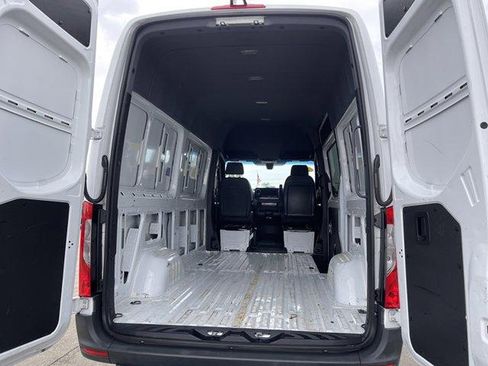 Used 2025 Mercedes-Benz Sprinter 2500 image 10