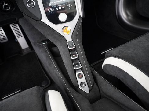 New 2027 McLaren 750S RWD image 22