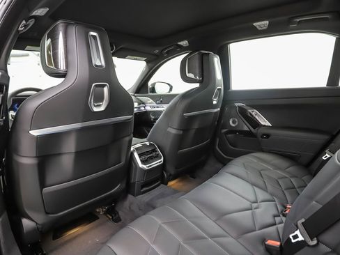 Used 2026 BMW 750e xDrive w/ Executive Package image 22