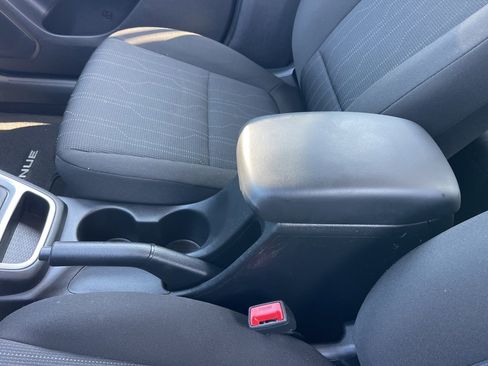 Certified 2025 Hyundai Venue SE image 13