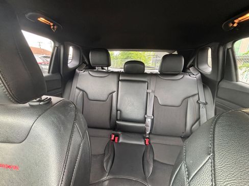 Used 2025 Jeep Compass Trailhawk AWD/4WD image 37
