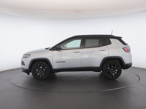 Used 2024 Jeep Compass Latitude w/ Sun and Sound Group image 21