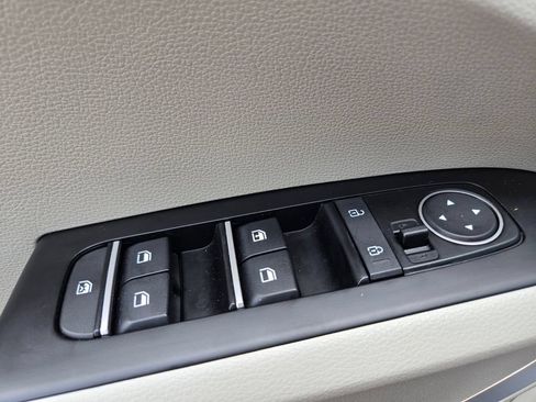 Used 2025 Kia Soul LX w/ LX Technology Package FWD image 33