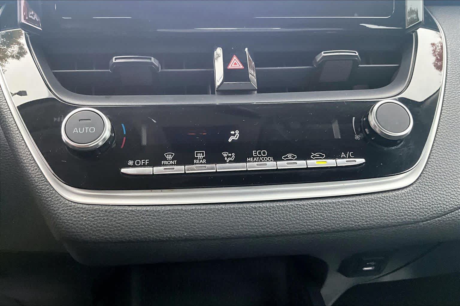Used 2024 Toyota Corolla LE FWD image 34
