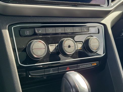 Used 2023 Volkswagen Atlas Cross Sport SEL image 35