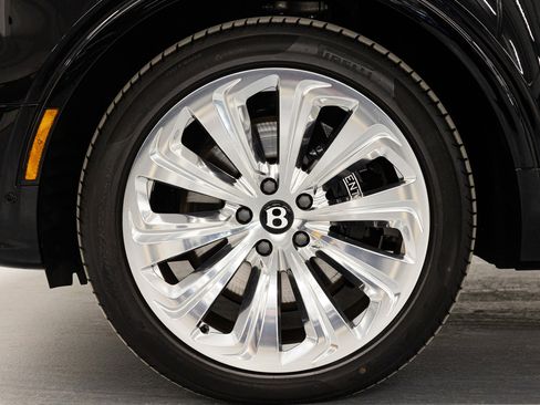 New 2025 Bentley Bentayga Extended Wheelbase image 12