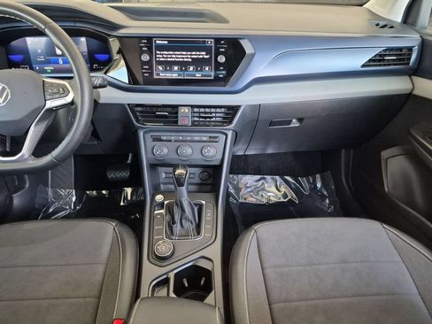 Used 2022 Volkswagen Taos SE w/ Panoramic Sunroof Package FWD image 19