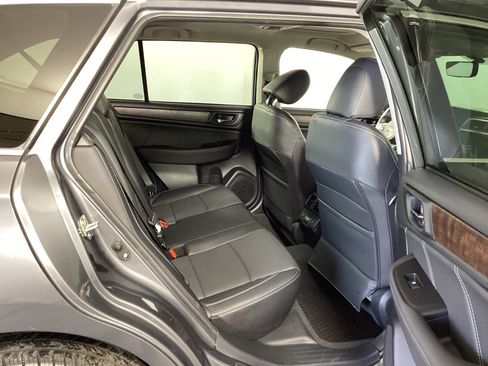 Used 2018 Subaru Outback 2.5i Limited AWD/4WD image 12