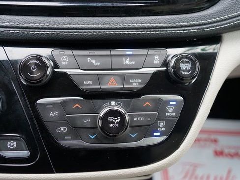 Used 2021 Chrysler Pacifica Touring-L image 16