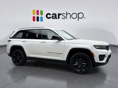 Used 2023 Jeep Grand Cherokee Altitude AWD/4WD image 7
