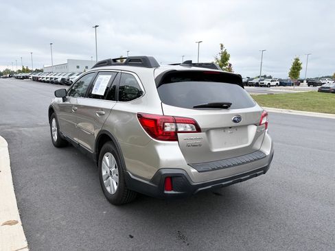 Used 2019 Subaru Outback 2.5i Premium AWD/4WD image 6