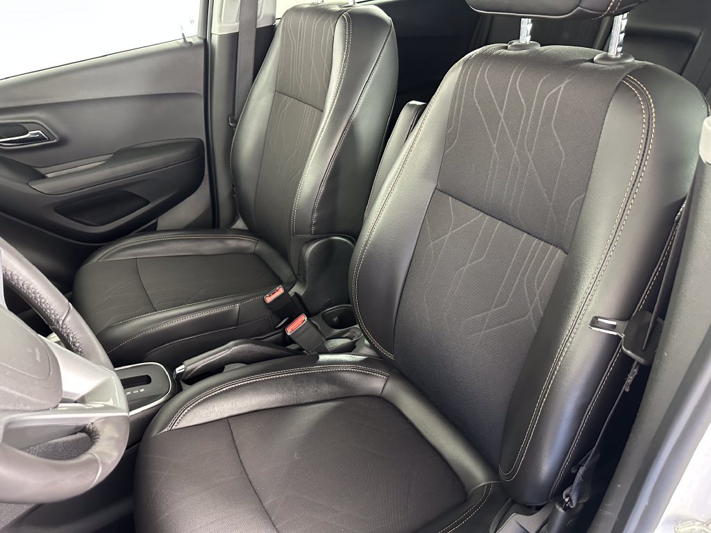 Used 2020 Chevrolet Trax LT w/ Driver Confidence Package FWD image 22