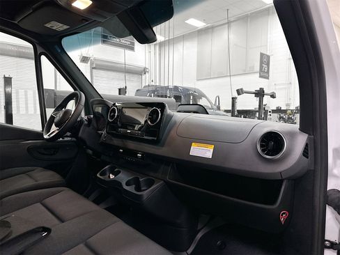 New 2025 Mercedes-Benz Sprinter 2500 image 27