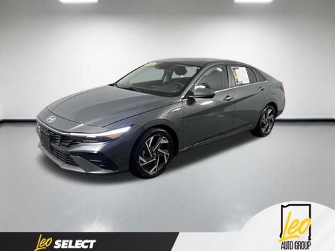 Used 2025 Hyundai Elantra SEL FWD image 1