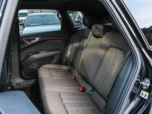 Used 2023 Audi Q4 e-tron Premium Plus image 17