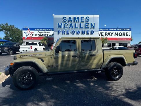 Used 2025 Jeep Gladiator Sport AWD/4WD image 2