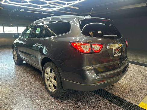Used 2016 Chevrolet Traverse LT w/ Style and Technology Package FWD image 5